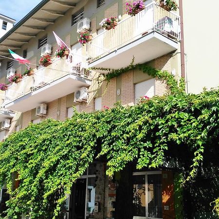 Hotel Simon Rimini Kültér fotó