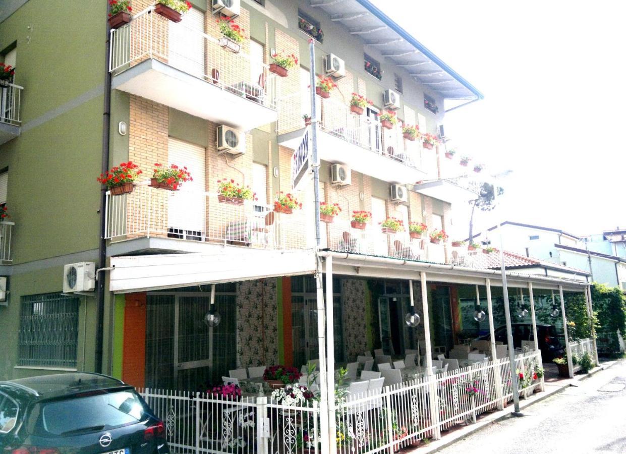 Hotel Simon Rimini Kültér fotó