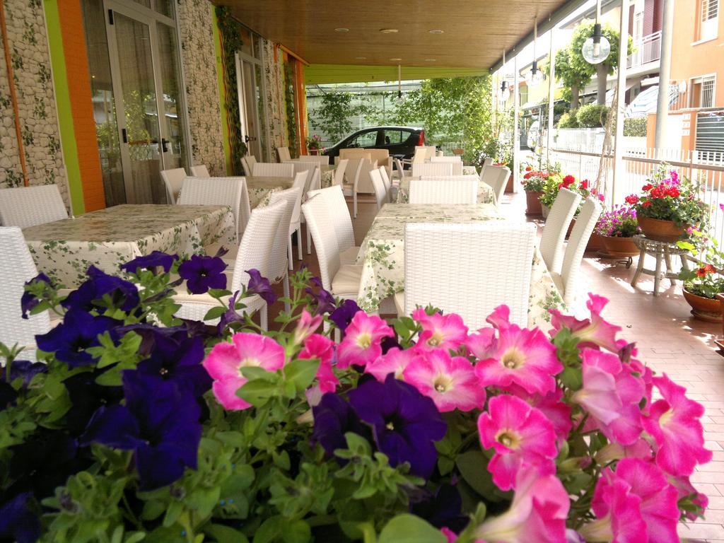 Hotel Simon Rimini Kültér fotó