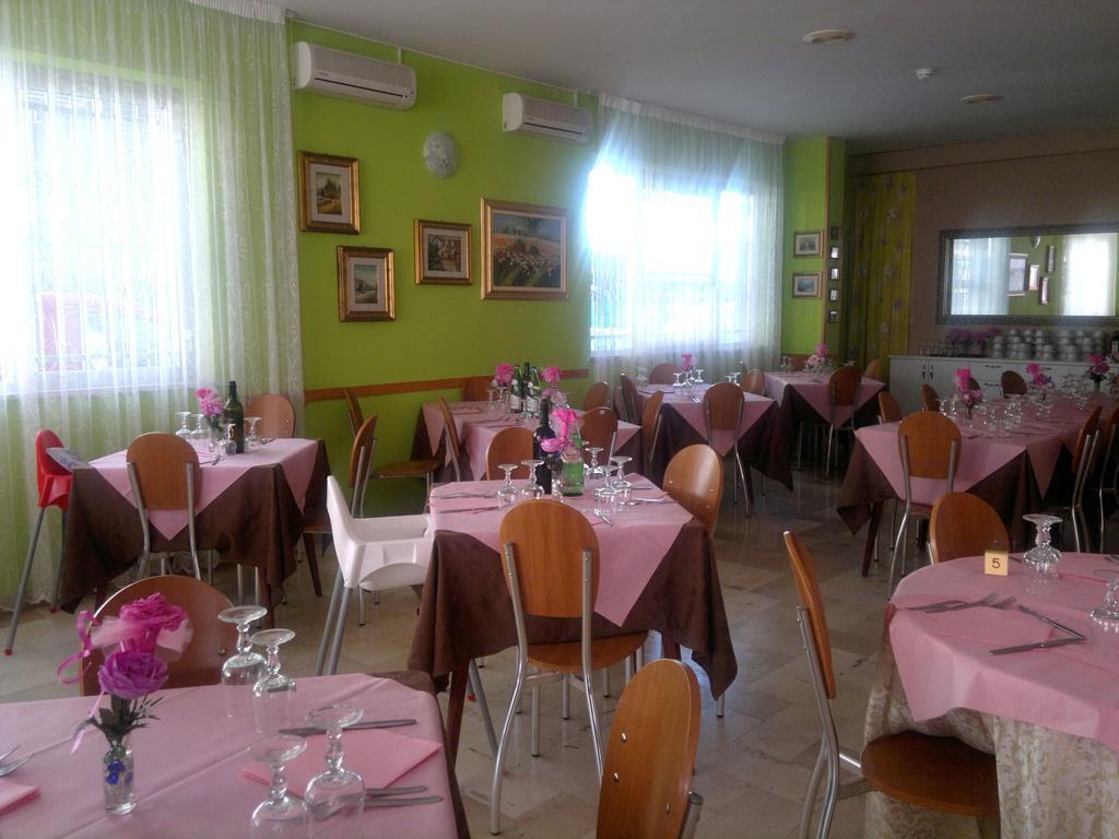 Hotel Simon Rimini Kültér fotó