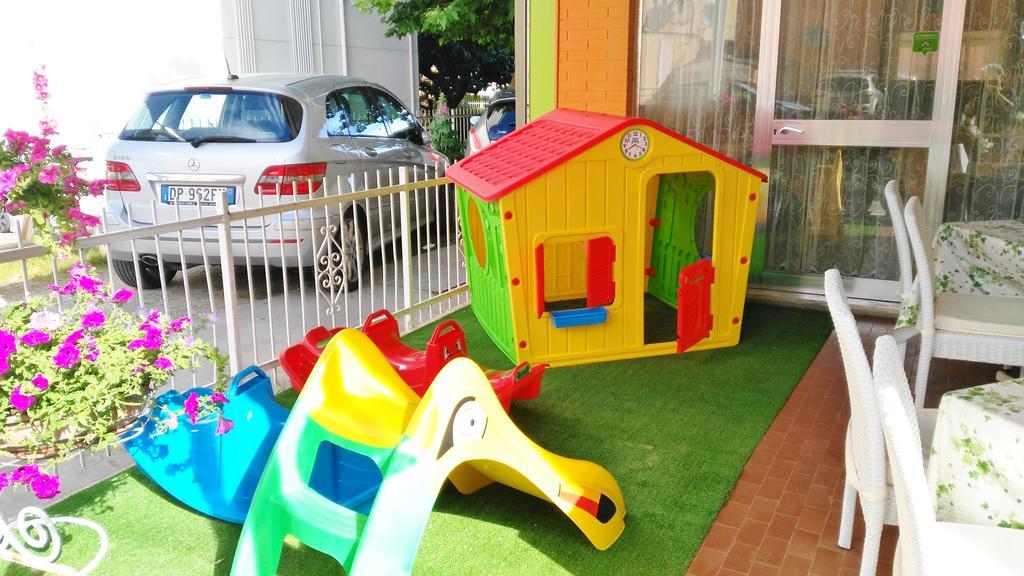 Hotel Simon Rimini Kültér fotó