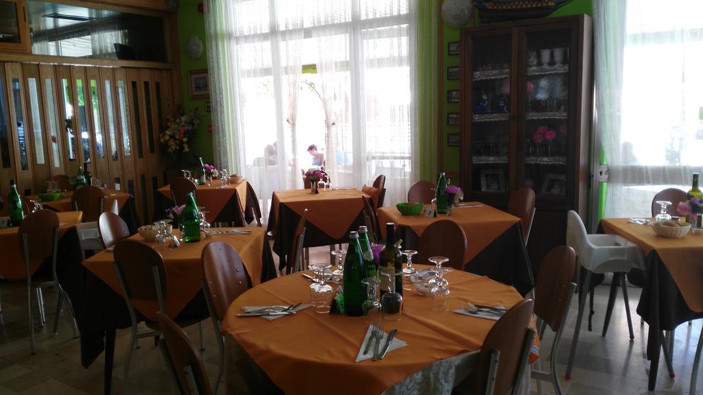 Hotel Simon Rimini Kültér fotó