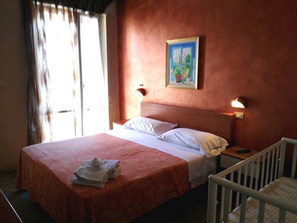 Hotel Simon Rimini Kültér fotó