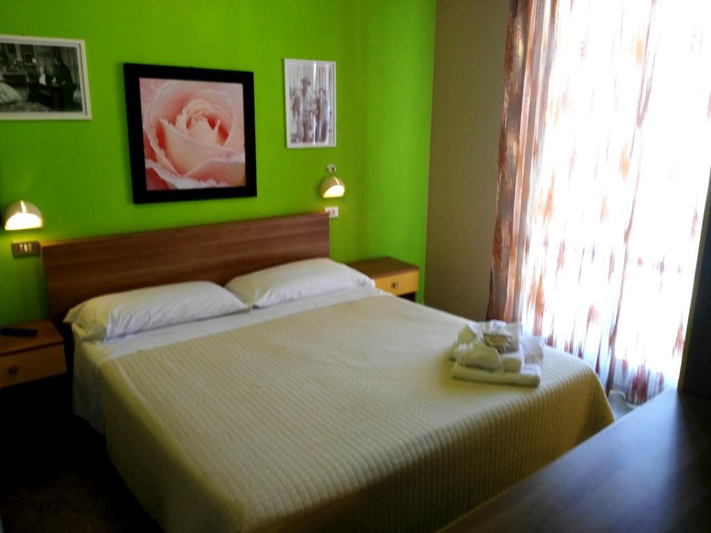 Hotel Simon Rimini Kültér fotó