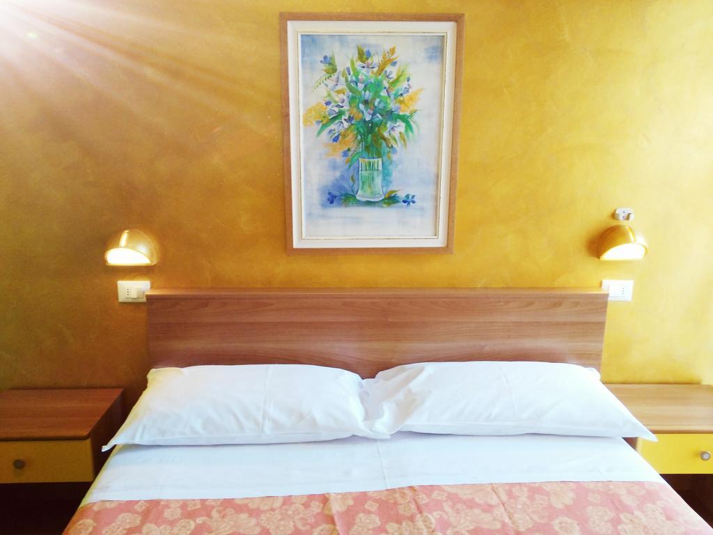 Hotel Simon Rimini Kültér fotó