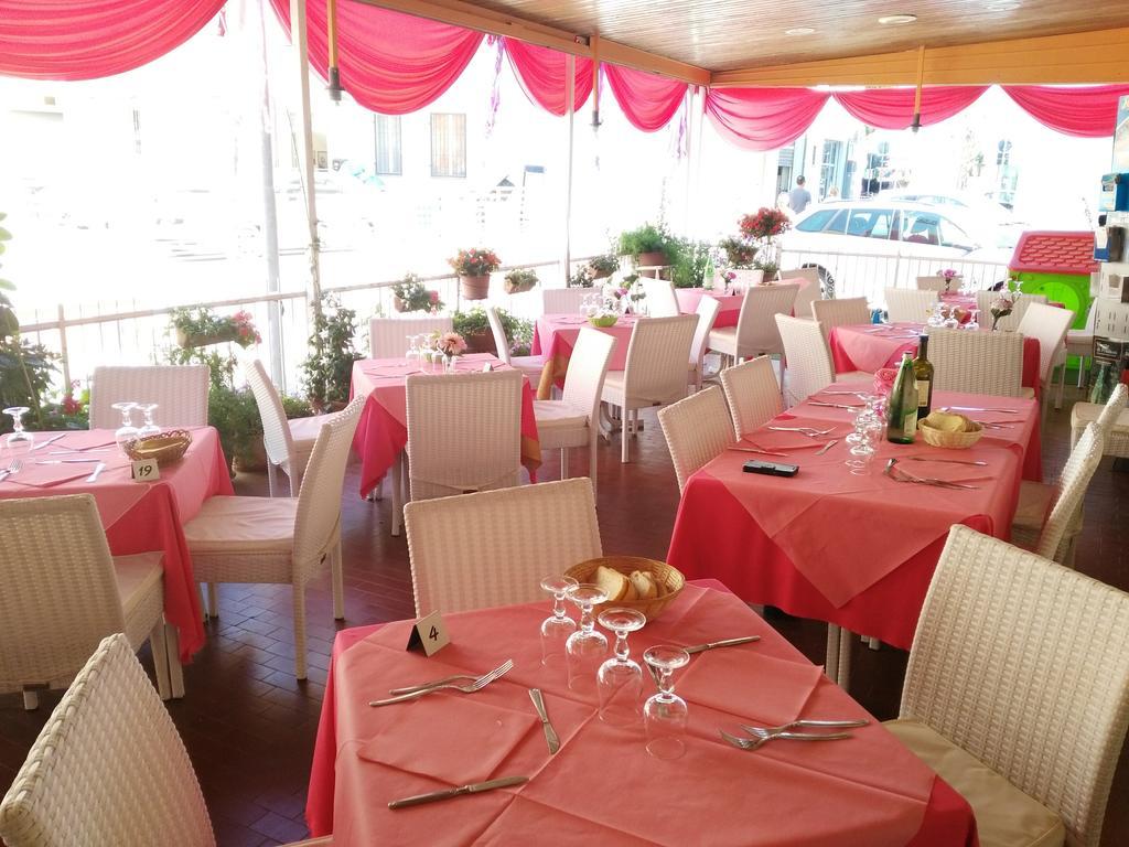 Hotel Simon Rimini Kültér fotó