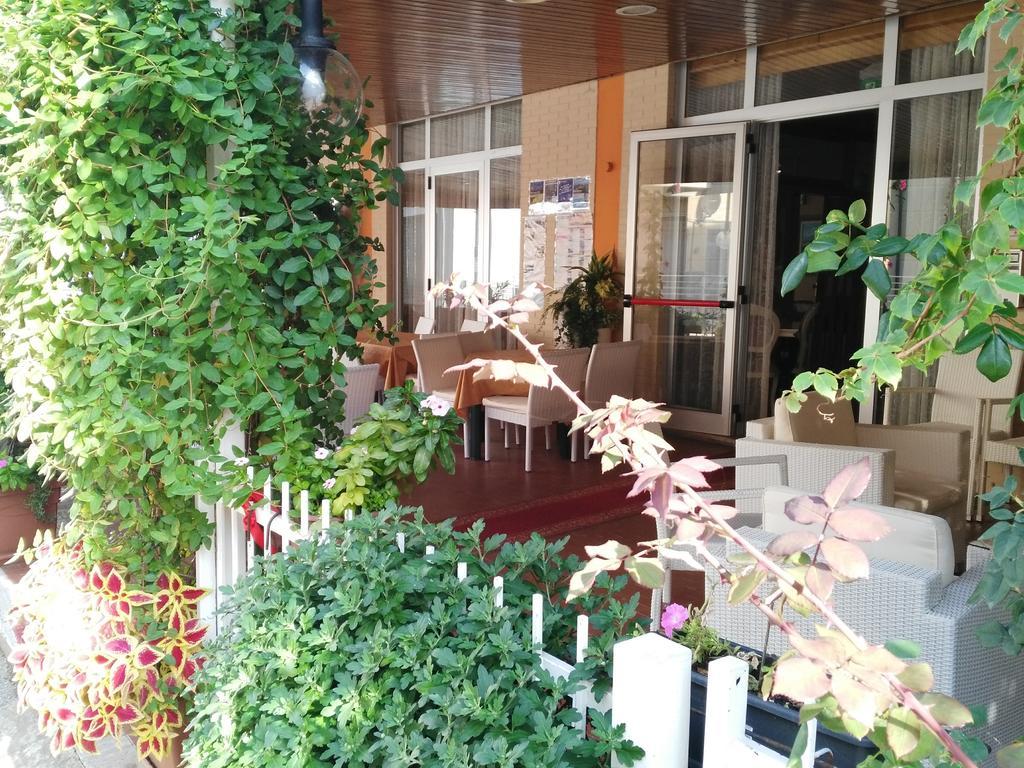 Hotel Simon Rimini Kültér fotó