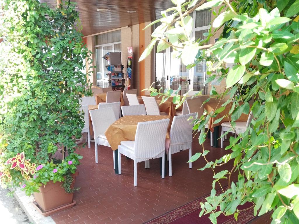 Hotel Simon Rimini Kültér fotó