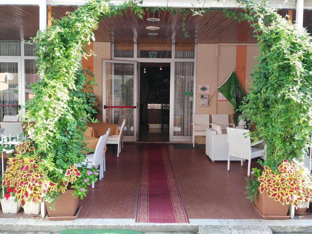 Hotel Simon Rimini Kültér fotó