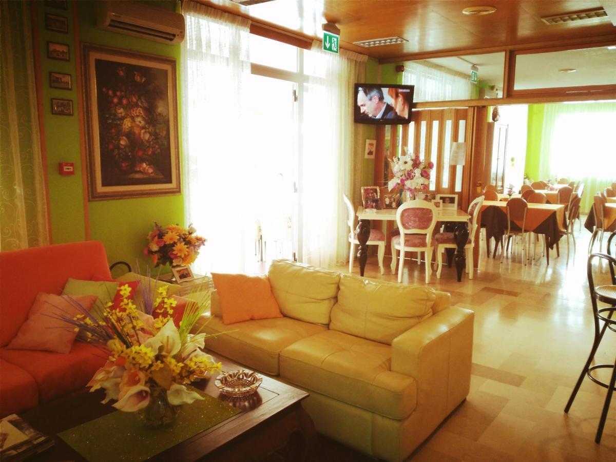 Hotel Simon Rimini Kültér fotó